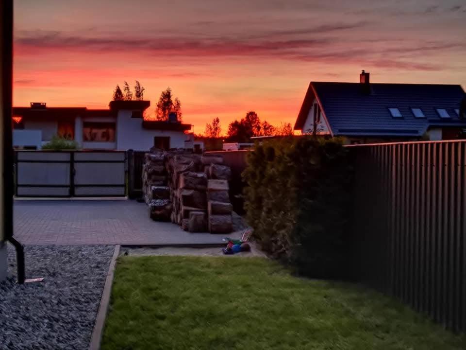 In A Private House 15 Min Away From Airport *