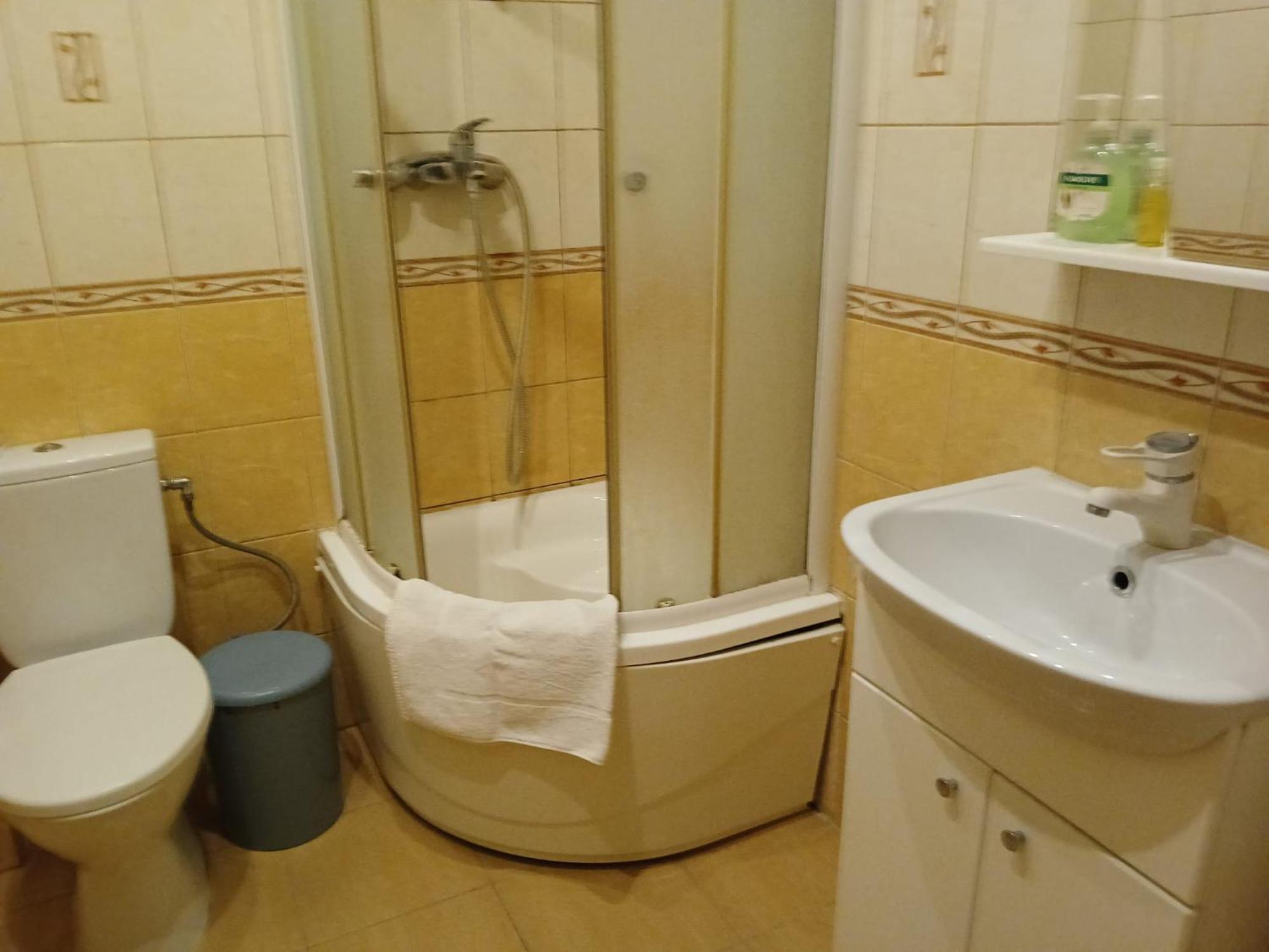 In A Private House 15 Min Away From Airport Homestay
